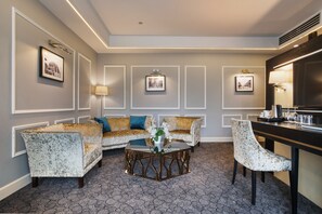 Ropa de cama hipoalergénica y minibar 