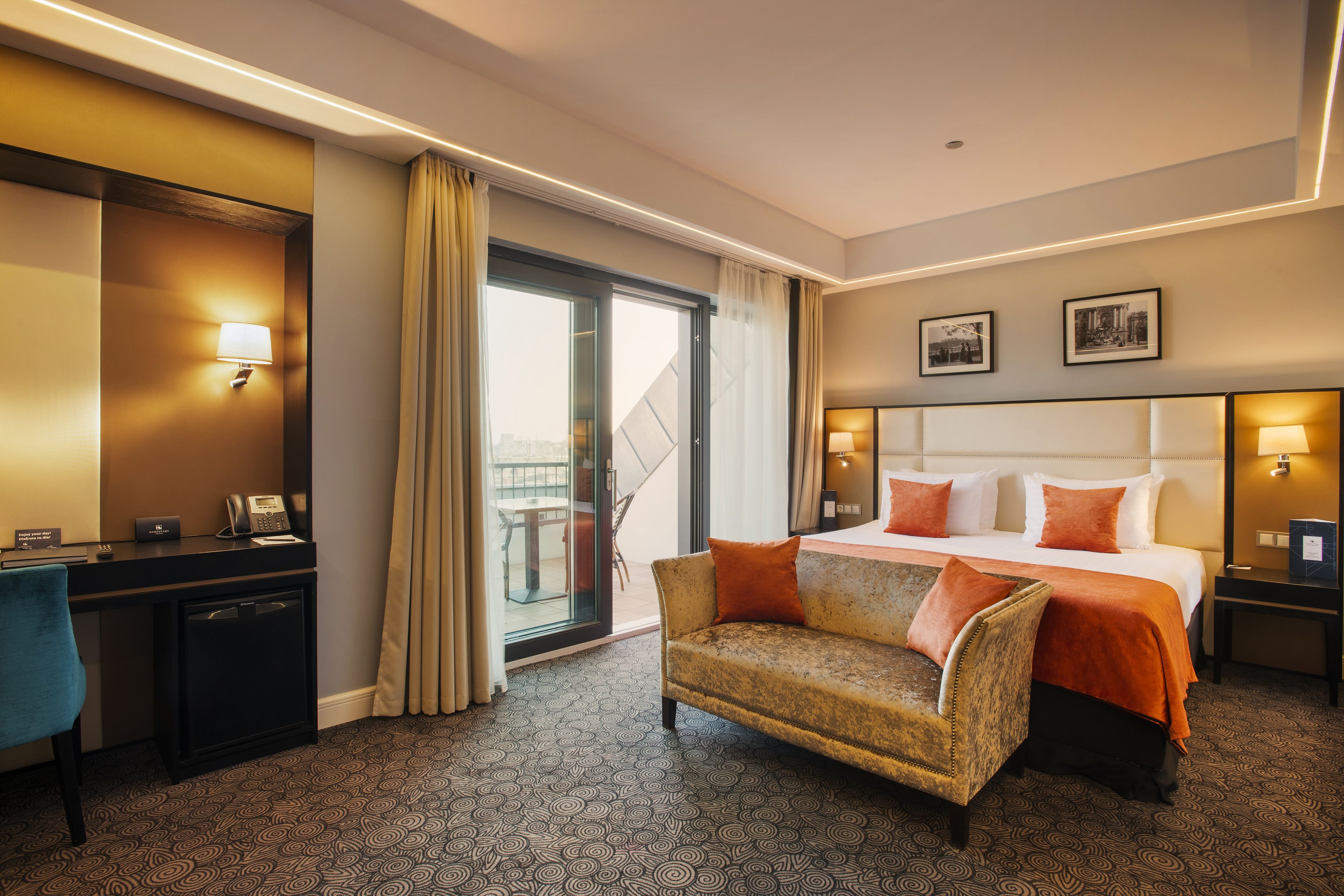 superior double room, balcony | minibar, in-room safe, desk, soundproofing