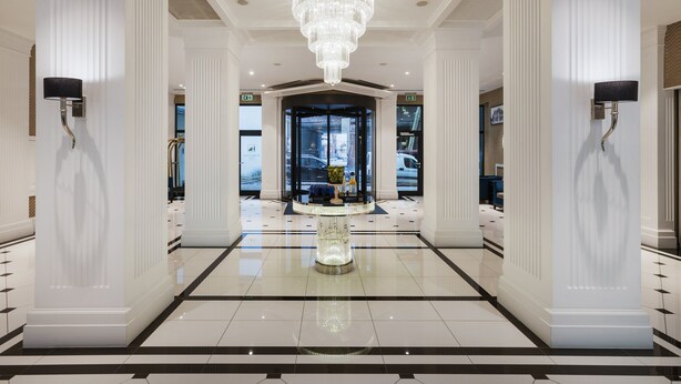 Lobby-lounge