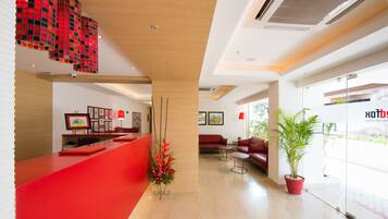 ฝ่ายต้อนรับ