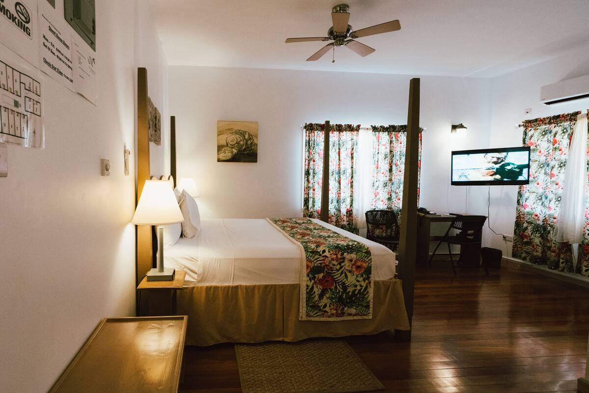 Superior Room, 1 King Bed, City View