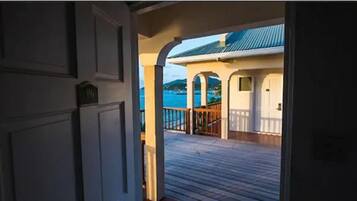 Superior Room, 1 Katil Ratu (Queen), Beach View | Teres/patio