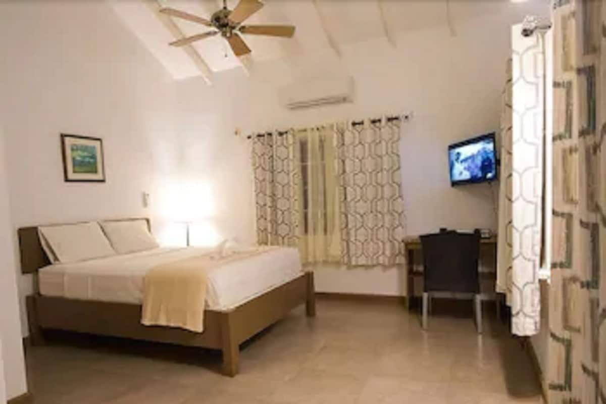 Standard Room, 1 Queen Bed