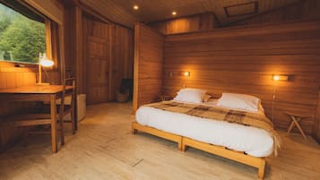 Junior Double Room, 1 Bedroom, Private Bathroom, Mountainside | Premium bedding, minibar, in-room safe, desk