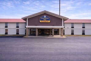 Front of property - Executive Inn Pine Bluff (Pine Bluff)
