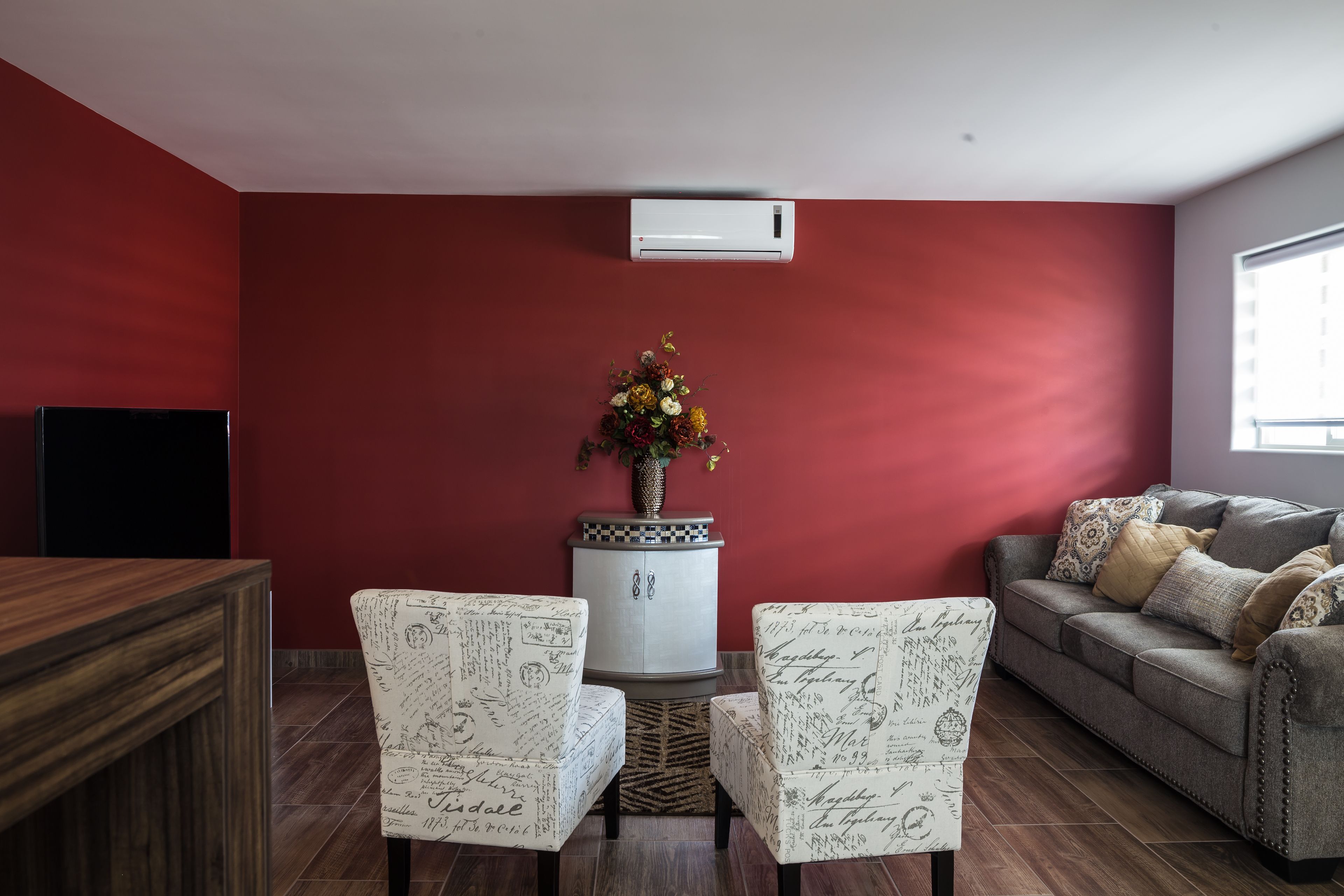 suite, kitchenette | living room | 42-inch tv with cable channels