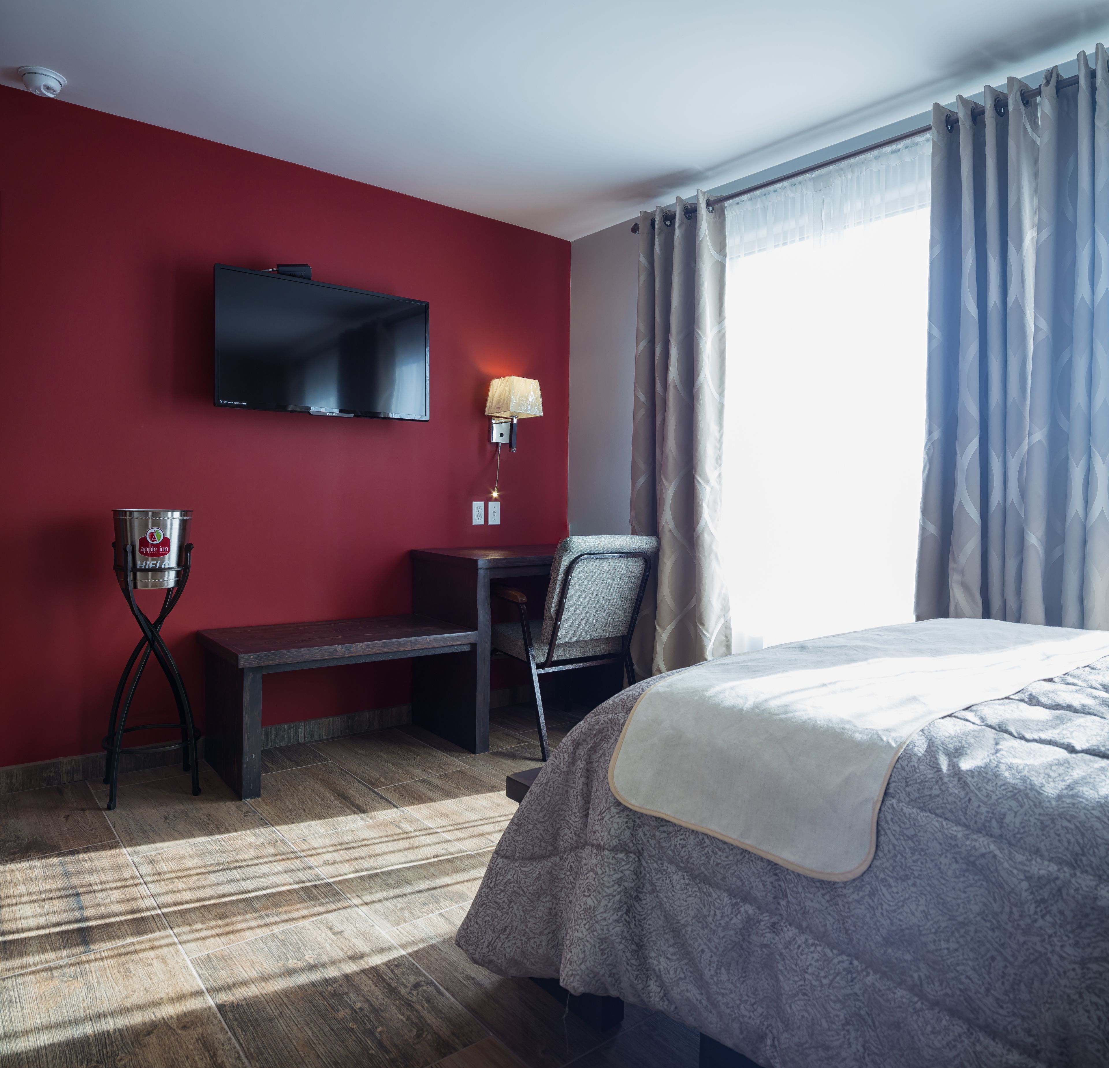 suite, kitchenette | desk, free wifi, bed sheets