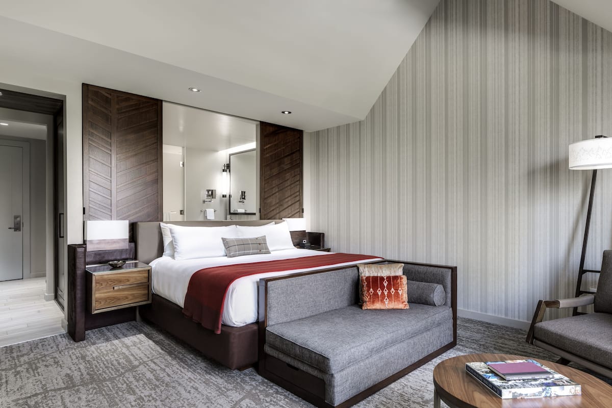 1 bedroom, Egyptian cotton sheets, premium bedding, in-room safe
