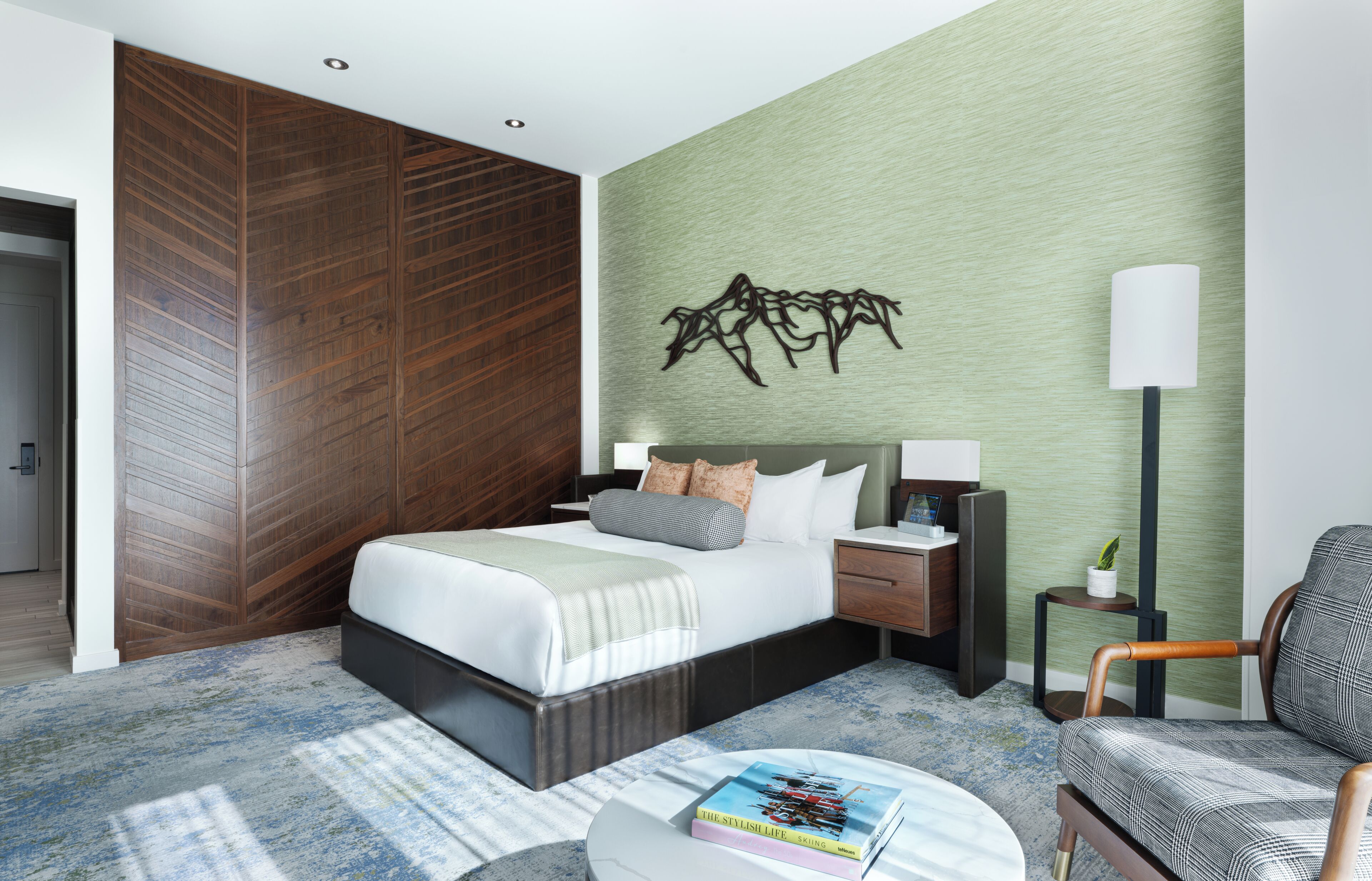 Egyptian cotton sheets, premium bedding, in-room safe, desk