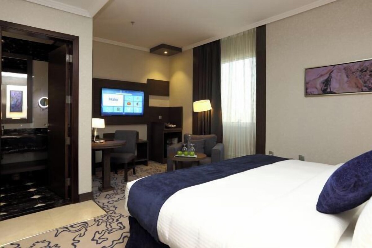 Egyptian cotton sheets, premium bedding, down comforters, minibar