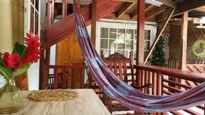 Porch - Hostal Cecilia (Cahuita)