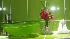 Bathroom - Hostal Cecilia (Cahuita)