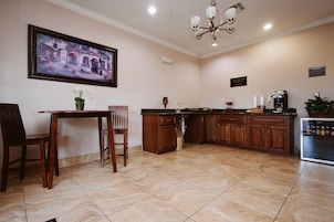 Café da manhã para viagem grátis todos os dias