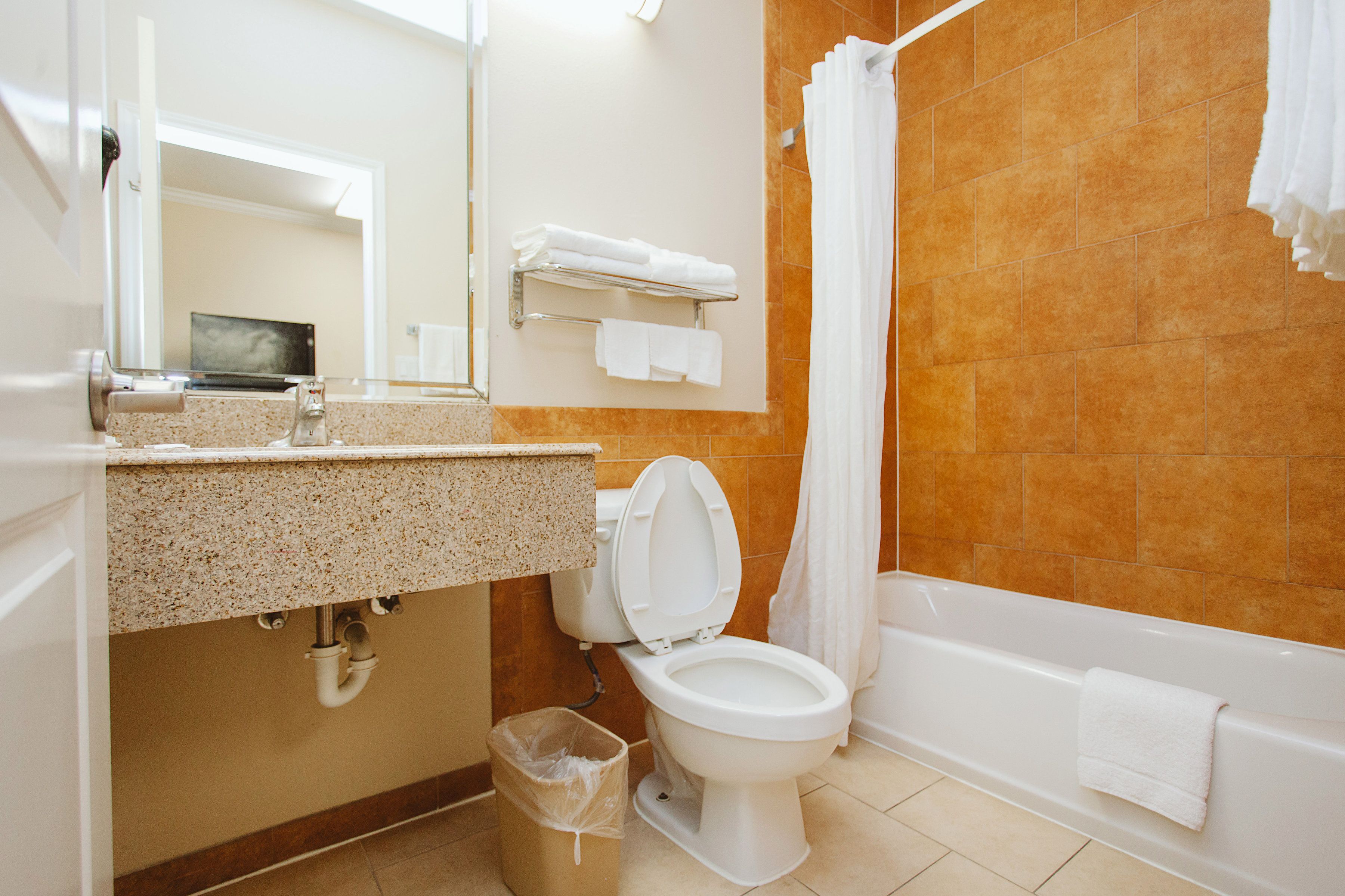 客房, 2 张大床 | 浴室 | 浴缸、免费洗浴用品