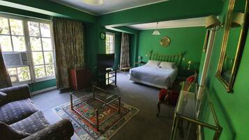 Double Room, 1 Double Bed | Minibar, desk, free WiFi, bed sheets