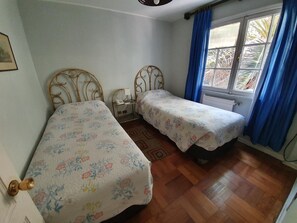 Tweepersoonskamer, 2 eenpersoonsbedden | Uitzicht vanuit de kamer