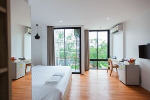 Minibar, escritorio y wifi gratis