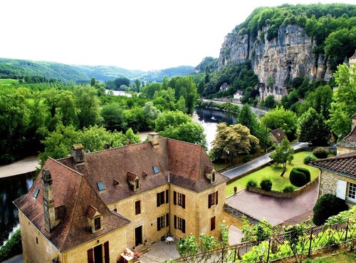 Hilltop Cottage with Pool