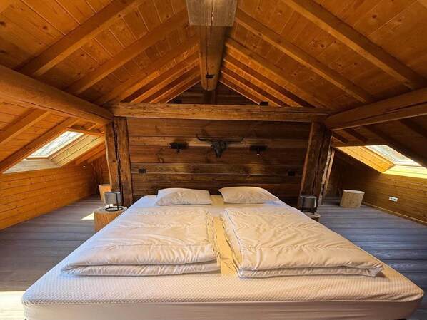 8 bedrooms, iron/ironing board, WiFi