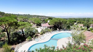 A resort with a swimming pool, lounge chairs, and a view of the surrounding landscape. - Coastal Stay for Groups (Saint-Aygulf)