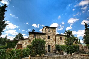 Exterior - Pretty farmhouse with terrace (Radda in Chianti)