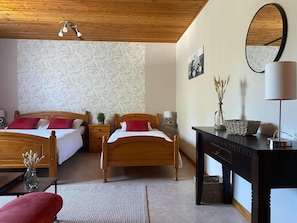 2 bedrooms, WiFi - Apartment near forest in Nidrum (Nidrum)