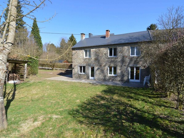 Exterior - Holiday Home in Ardennes near Chimay Abbey (Nismes Viroinval)