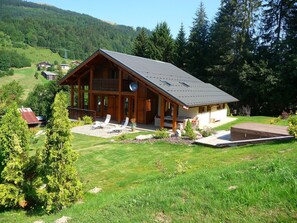 Exterior - Chalet in Les Gets with Ski-In/Ski-Out Access (Les Gets)