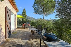 Outdoor dining - Holiday Home in Bormes-les-Mimosas with Pool (Bormes les Mimosas)