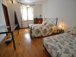 3 bedrooms, iron/ironing board, WiFi