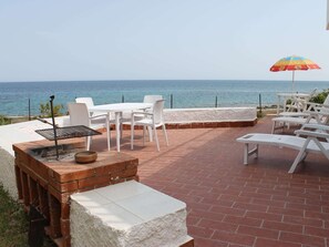 Outdoor dining - Belvilla by OYO Villa Eirene (Fontane Bianche   Siracusa)