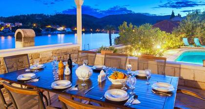 Villa in Selca with Pool near Adriatic Sea