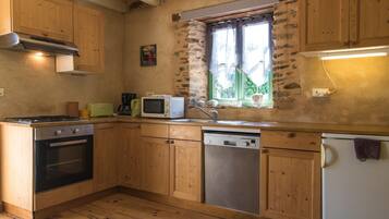 Réfrigérateur, four, lave-vaisselle, chaise haute