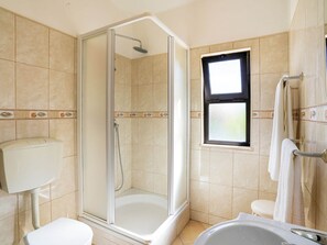 Ensemble douche/baignoire, bidet, serviettes fournies