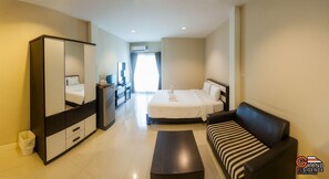 Deluxe King Room | 低刺激性寝具、ミニバー、デスク、WiFi (無料)