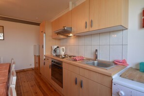 Fridge, oven, stovetop, dishwasher - Holiday Home in Heppenbach with garden (Halenfeld-Amel)