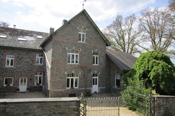 Exterior - Bovigny holiday home with cinema (Bovigny)
