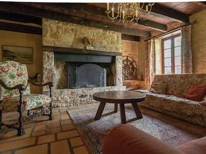 Charming Estate Dordogne with Pool