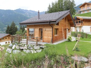 Exterior - Chalet in La Tzoumaz near Ski Slopes (La Tzoumaz)