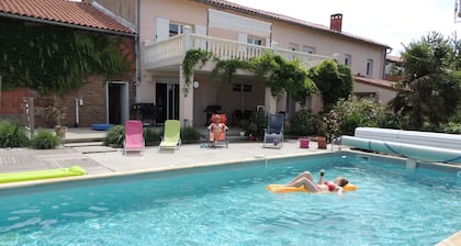 Villa moderne avec piscine Ă  Nailloux