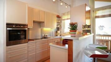 Kühlschrank, Ofen, Herdplatte, Geschirrspüler