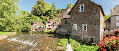 A stone building with a water feature in front.