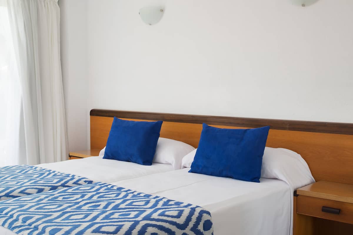 Tweepersoonskamer, balkon | Een bureau, gratis wifi, beddengoed