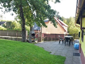 Outdoor dining - Authentic holiday home with garden near Trutnov (Rtyne v. Podkrkonosi)