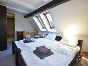 4 bedrooms, WiFi - Authentic holiday home with garden near Trutnov (Rtyne v. Podkrkonosi)