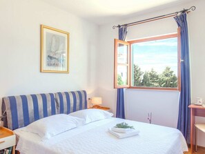 4 habitaciones, tabla de planchar con plancha y wifi 