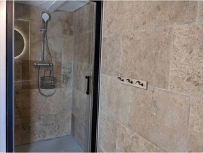 Baignoire, serviettes fournies