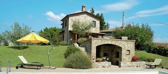 Villa i Umbertide med Basseng og Hage