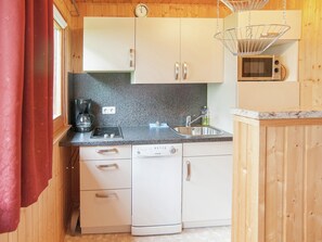 Refrigerador, microondas, lavavajillas y cafetera y tetera 
