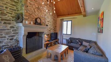 Televisie en een open haard